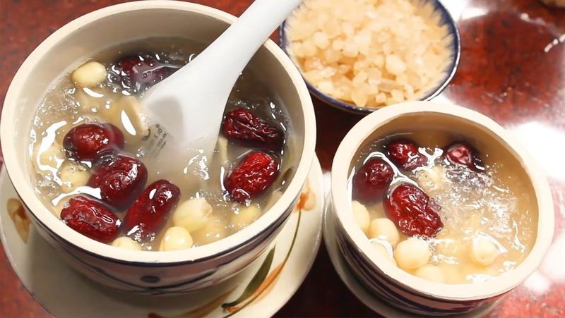 Trẻ ăn yến có gây dậy thì sớm không