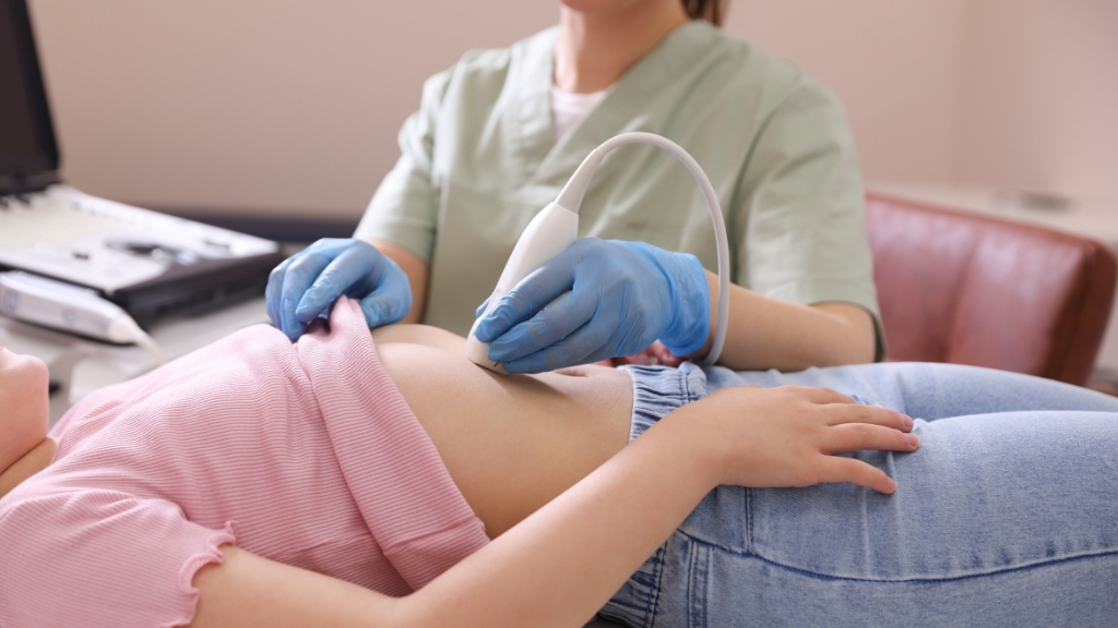 Khi buồn nôn cần đi khám bác sĩ