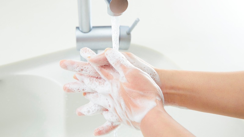 Giữ vệ sinh tay trước khi chạm vùng kín