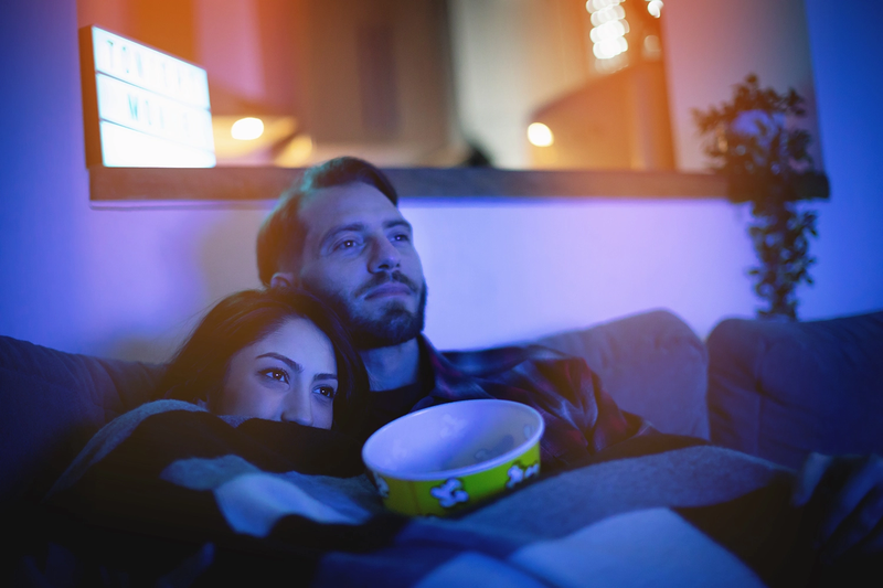 Netflix and chill là gì? Hãy cẩn thận với những lời mời netflix and chill