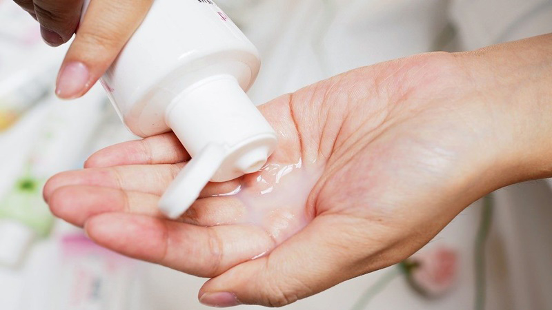 Vệ sinh vùng kín trước khi quan hệ lần đầu