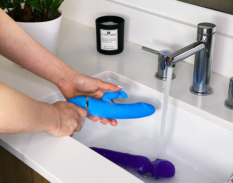 Vệ sinh đồ chơi tình dục