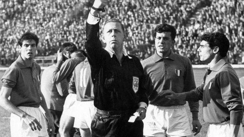 Ken Aston cha đẻ thẻ vàng