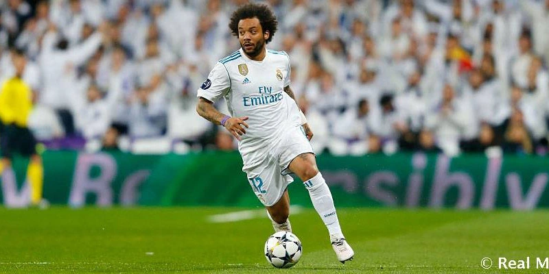 Kỹ Thuật Tấn Công Đường Dài Trong Bóng đá Hiện đại