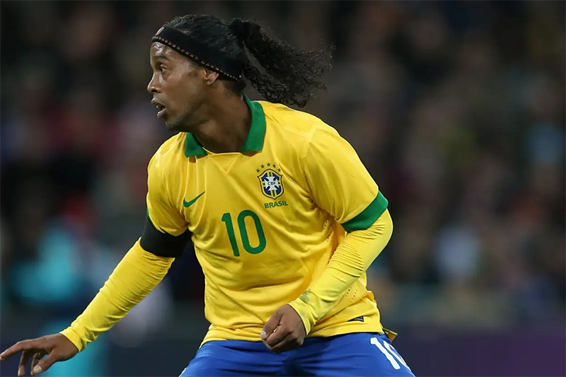 Ronaldinho - Nghệ sĩ sân cỏ vĩ đại nhất